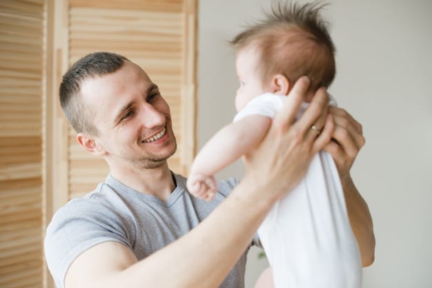 holding baby up stimulates walking reflex